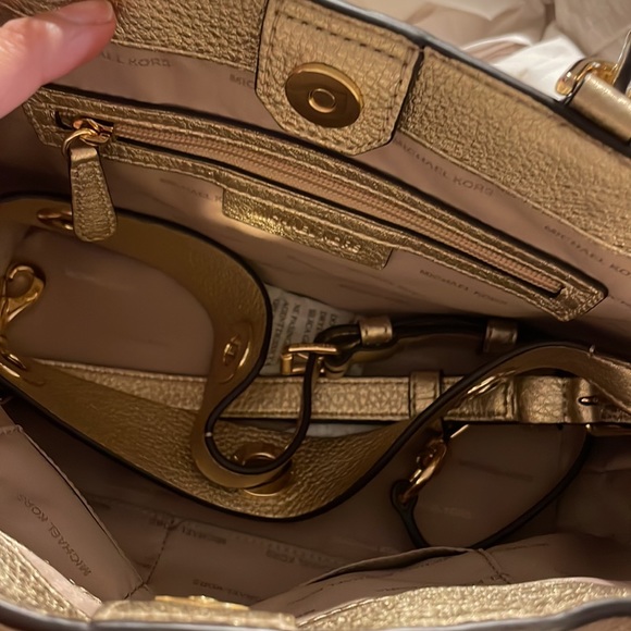 Michael Kors Small handbag! - Picture 3 of 7